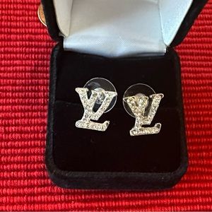 Pre-owned silver earring